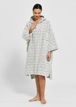 Ladda upp bild till gallerivisning, Frottéponcho Våg