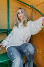 Ladda upp bild till gallerivisning, Fender Stickad Tröja Offwhite