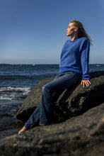 Ladda upp bild till gallerivisning, Olga Stickad blå tröja bomull