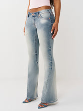 Ladda upp bild till gallerivisning, True Religion jeans - Joey Low Rise Flare Flap Salt water