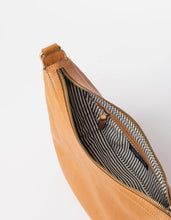 Ladda upp bild till gallerivisning, LEO Väska