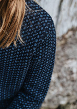 Ladda upp bild till gallerivisning, Vallerö Stickad Tröja Barn marinblå