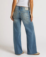 Ladda upp bild till gallerivisning, True Religion Jeans - Bobbi Baggy Jean Medium wash
