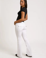 Ladda upp bild till gallerivisning, True Religion jeans - Joey Low Rise Flare Flap - Brilliant white
