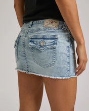 Ladda upp bild till gallerivisning, True Religion jeanskjol - Sadie mini denim skirt flap - Freckle Wave
