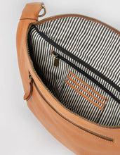 Ladda upp bild till gallerivisning, Drew Maxi Bum Bag
